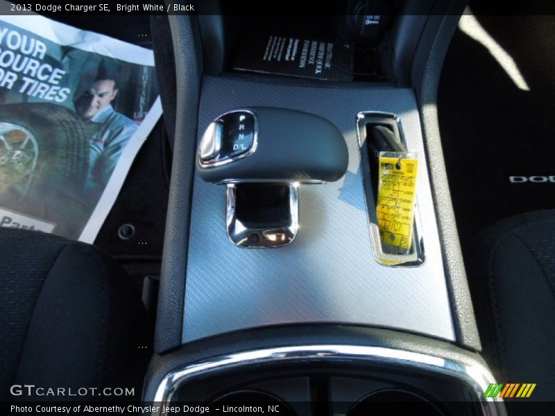 Bright White / Black 2013 Dodge Charger SE
