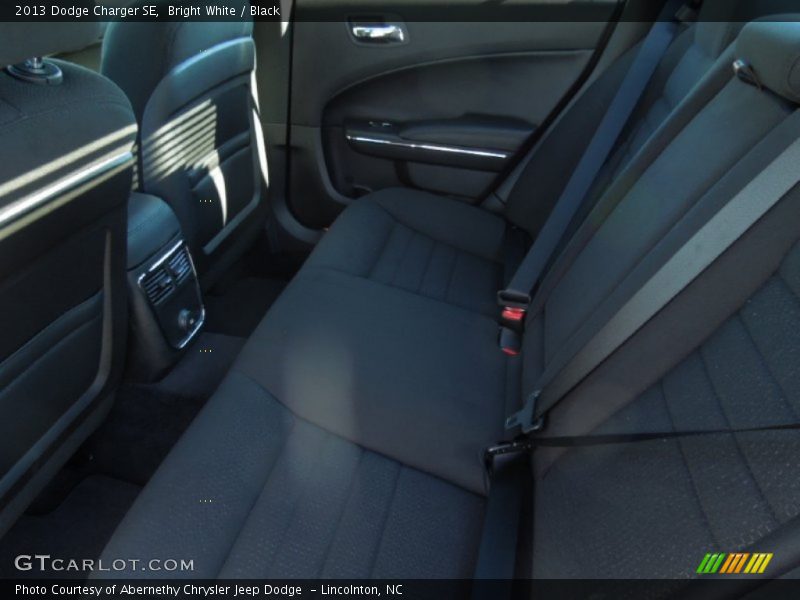 Bright White / Black 2013 Dodge Charger SE