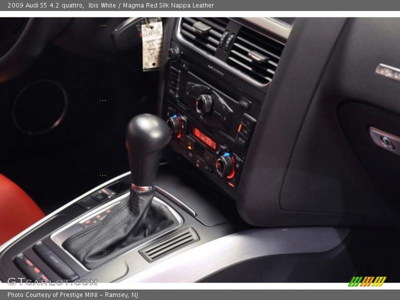 Ibis White / Magma Red Silk Nappa Leather 2009 Audi S5 4.2 quattro