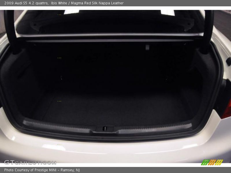 Ibis White / Magma Red Silk Nappa Leather 2009 Audi S5 4.2 quattro