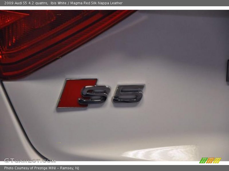 Ibis White / Magma Red Silk Nappa Leather 2009 Audi S5 4.2 quattro