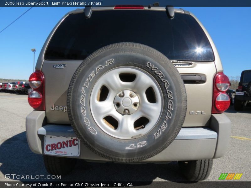 Light Khaki Metallic / Khaki 2006 Jeep Liberty Sport