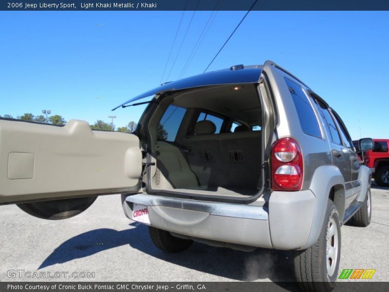 Light Khaki Metallic / Khaki 2006 Jeep Liberty Sport