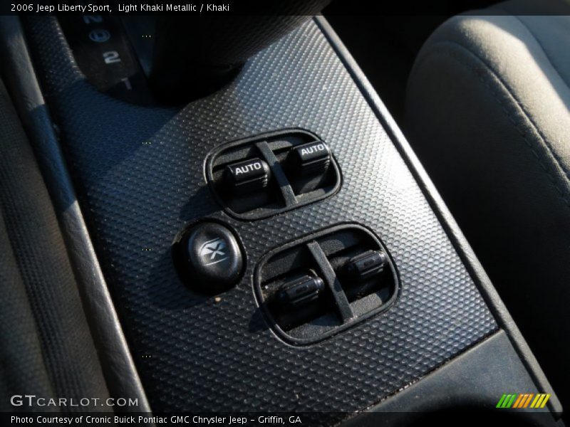 Light Khaki Metallic / Khaki 2006 Jeep Liberty Sport