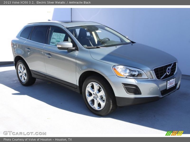 Electric Silver Metallic / Anthracite Black 2013 Volvo XC60 3.2
