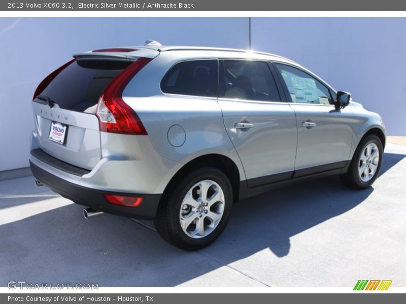 Electric Silver Metallic / Anthracite Black 2013 Volvo XC60 3.2