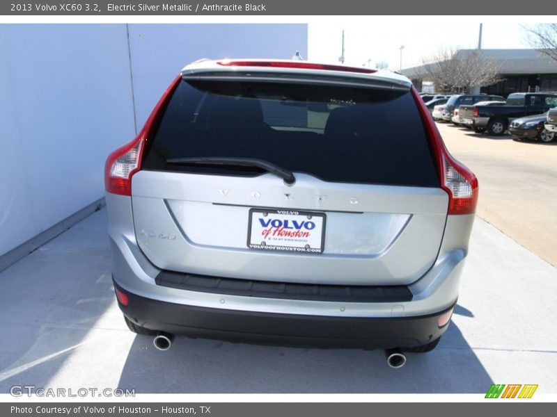 Electric Silver Metallic / Anthracite Black 2013 Volvo XC60 3.2