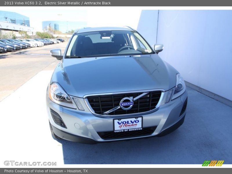 Electric Silver Metallic / Anthracite Black 2013 Volvo XC60 3.2