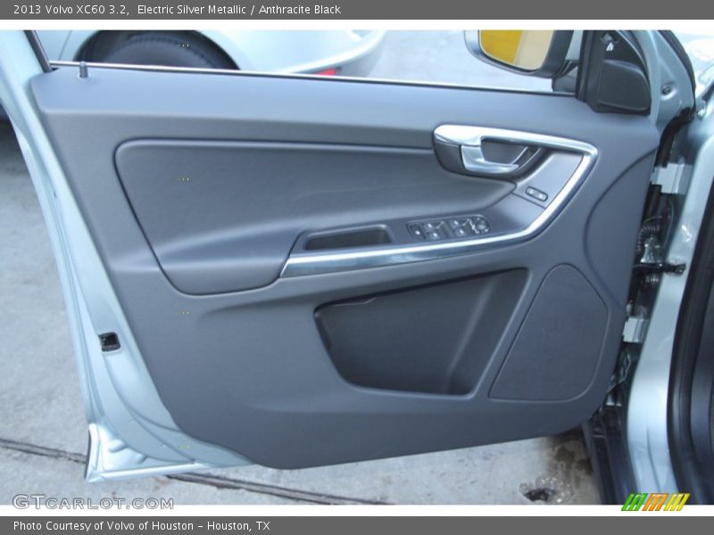 Electric Silver Metallic / Anthracite Black 2013 Volvo XC60 3.2