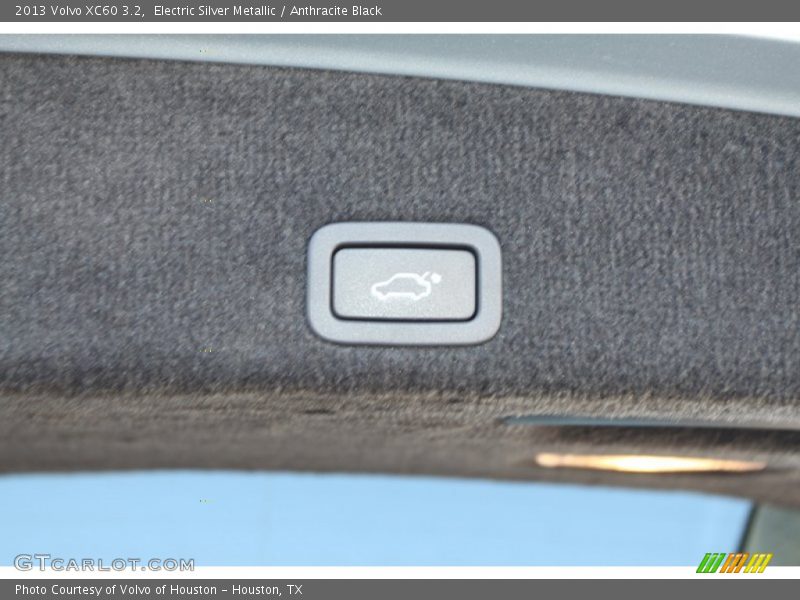 Electric Silver Metallic / Anthracite Black 2013 Volvo XC60 3.2