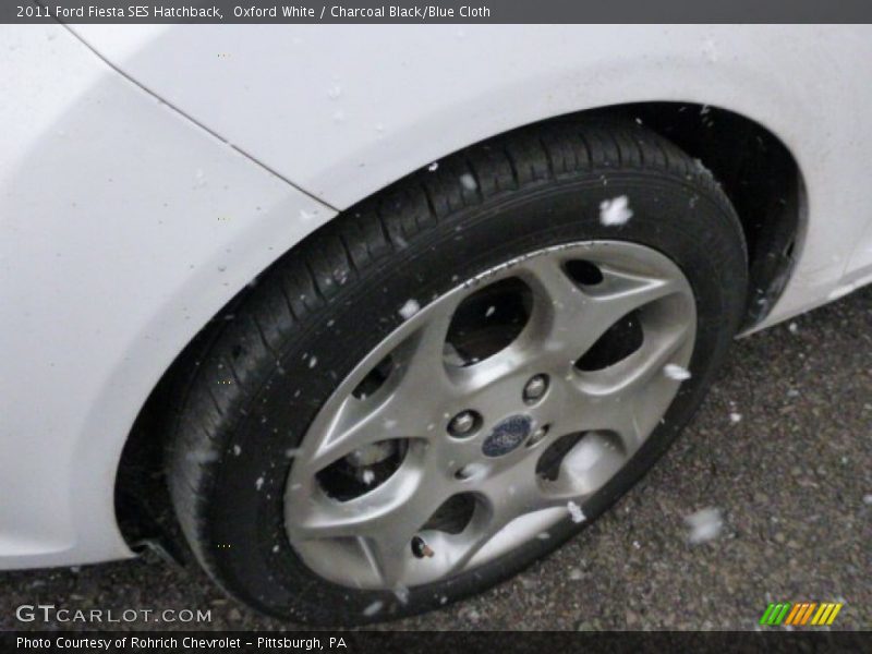 Oxford White / Charcoal Black/Blue Cloth 2011 Ford Fiesta SES Hatchback