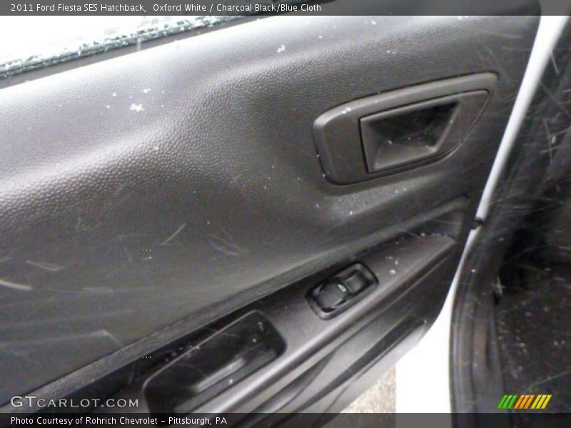 Oxford White / Charcoal Black/Blue Cloth 2011 Ford Fiesta SES Hatchback