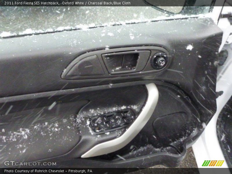 Oxford White / Charcoal Black/Blue Cloth 2011 Ford Fiesta SES Hatchback
