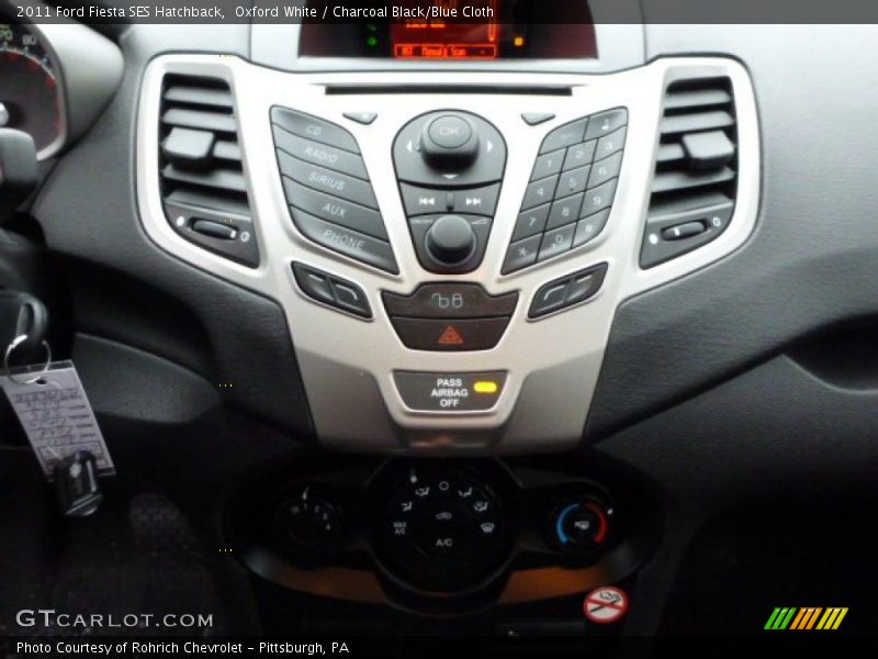 Oxford White / Charcoal Black/Blue Cloth 2011 Ford Fiesta SES Hatchback
