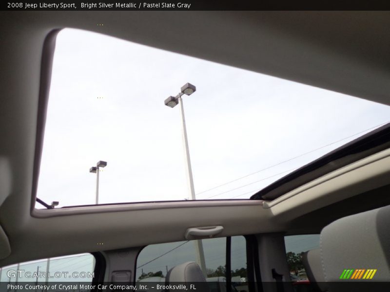 Sunroof of 2008 Liberty Sport