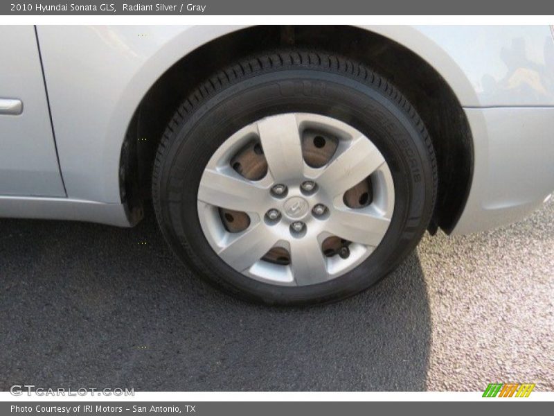 Radiant Silver / Gray 2010 Hyundai Sonata GLS