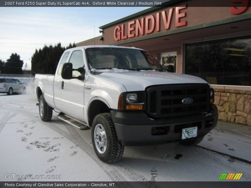 Oxford White Clearcoat / Medium Flint 2007 Ford F250 Super Duty XL SuperCab 4x4