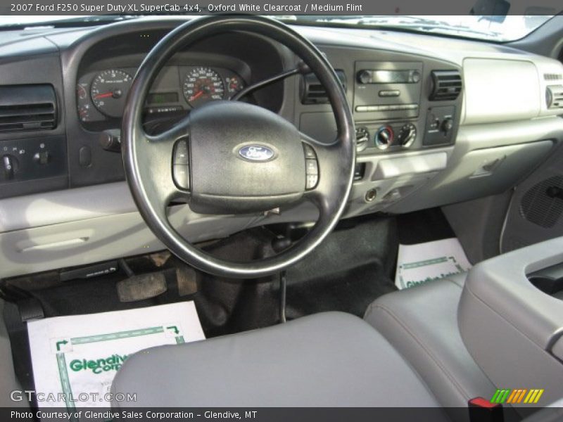 Oxford White Clearcoat / Medium Flint 2007 Ford F250 Super Duty XL SuperCab 4x4