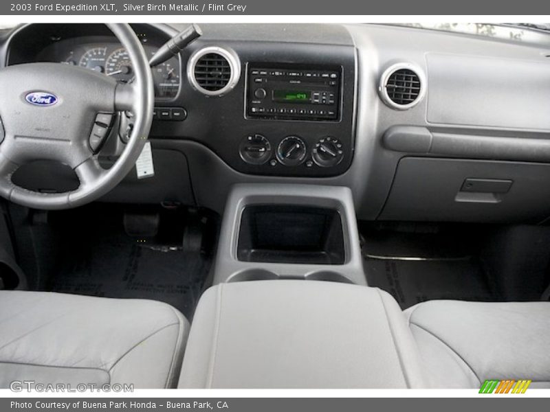 Dashboard of 2003 Expedition XLT