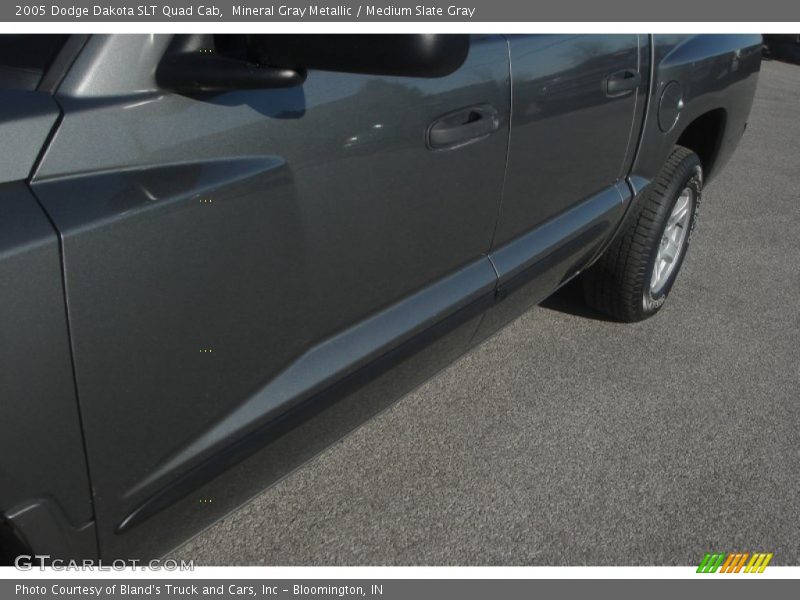 Mineral Gray Metallic / Medium Slate Gray 2005 Dodge Dakota SLT Quad Cab