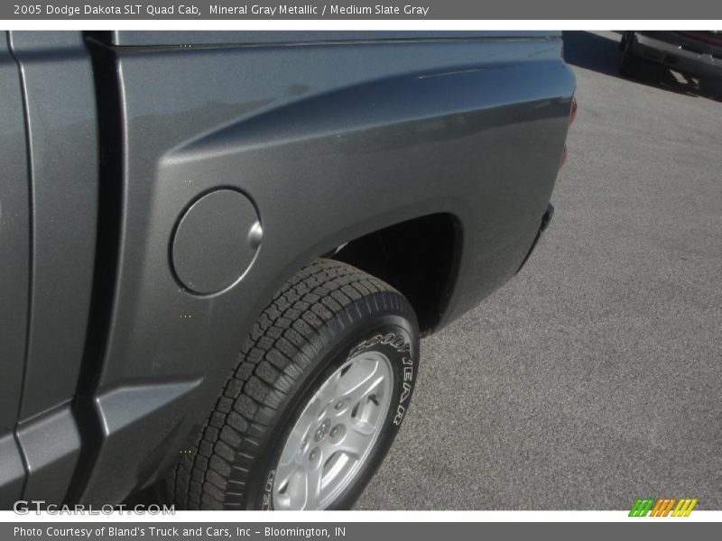 Mineral Gray Metallic / Medium Slate Gray 2005 Dodge Dakota SLT Quad Cab