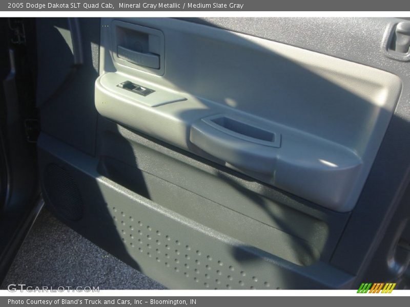 Mineral Gray Metallic / Medium Slate Gray 2005 Dodge Dakota SLT Quad Cab
