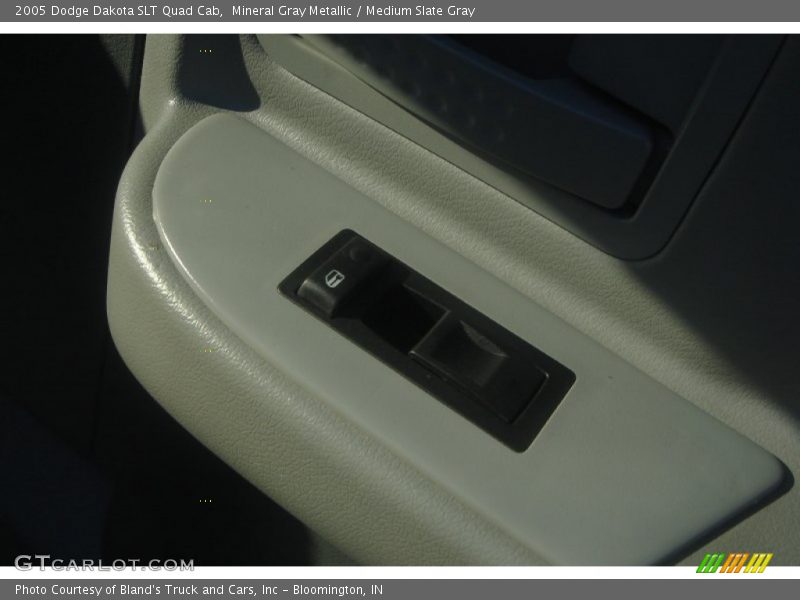 Mineral Gray Metallic / Medium Slate Gray 2005 Dodge Dakota SLT Quad Cab