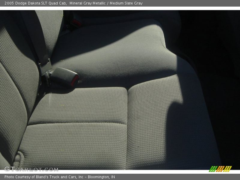 Mineral Gray Metallic / Medium Slate Gray 2005 Dodge Dakota SLT Quad Cab