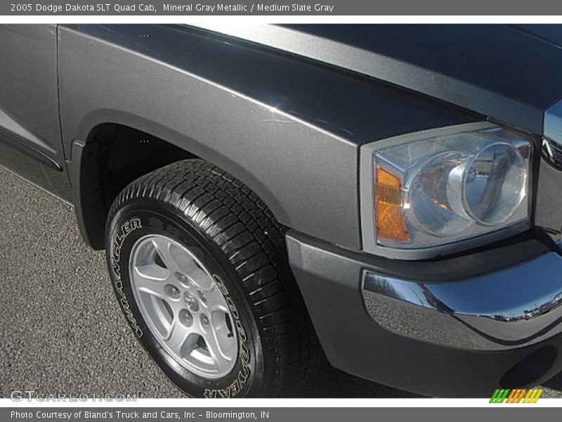 Mineral Gray Metallic / Medium Slate Gray 2005 Dodge Dakota SLT Quad Cab