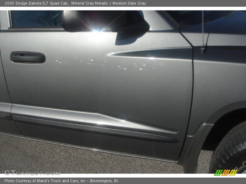Mineral Gray Metallic / Medium Slate Gray 2005 Dodge Dakota SLT Quad Cab