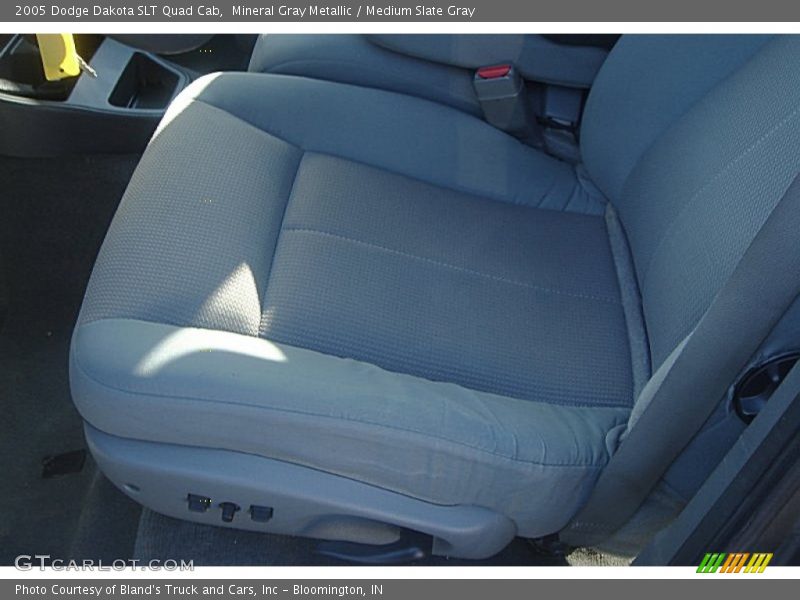Mineral Gray Metallic / Medium Slate Gray 2005 Dodge Dakota SLT Quad Cab