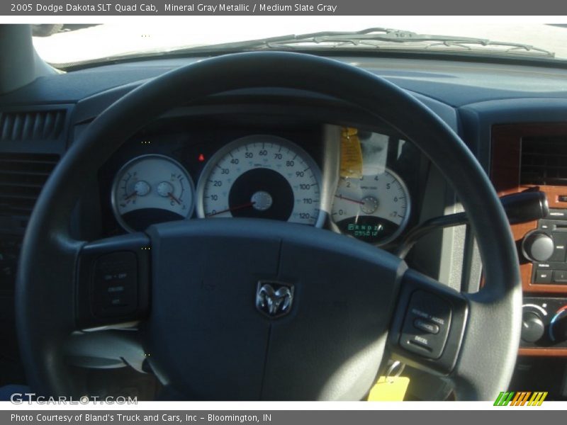 Mineral Gray Metallic / Medium Slate Gray 2005 Dodge Dakota SLT Quad Cab