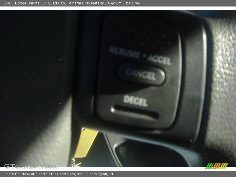 Mineral Gray Metallic / Medium Slate Gray 2005 Dodge Dakota SLT Quad Cab