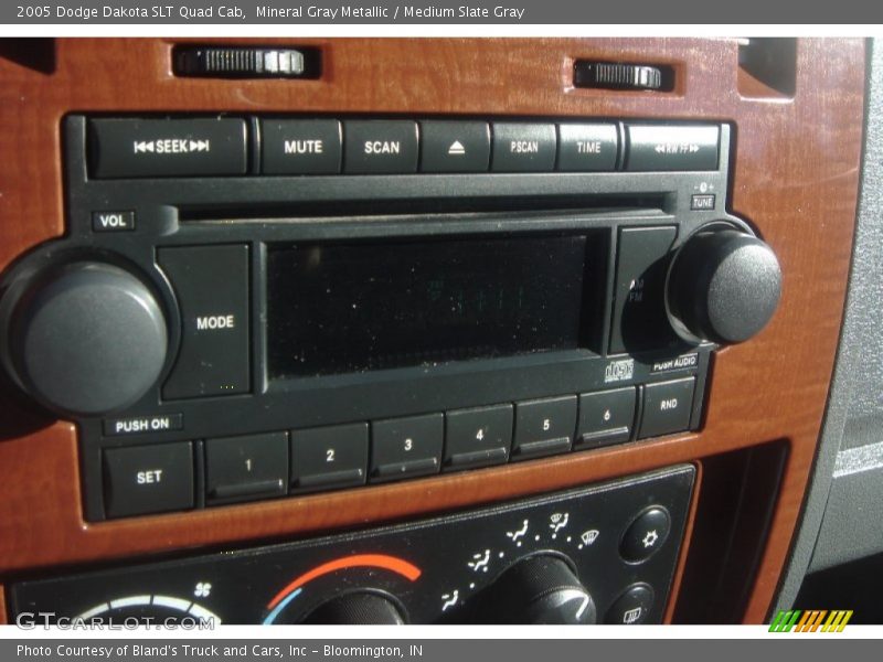 Mineral Gray Metallic / Medium Slate Gray 2005 Dodge Dakota SLT Quad Cab