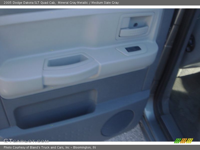 Mineral Gray Metallic / Medium Slate Gray 2005 Dodge Dakota SLT Quad Cab