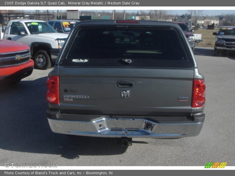 Mineral Gray Metallic / Medium Slate Gray 2005 Dodge Dakota SLT Quad Cab