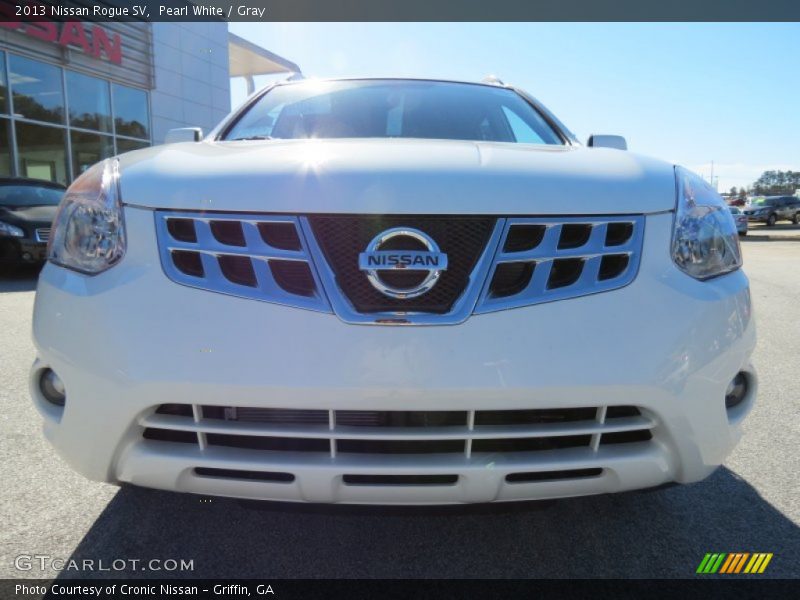Pearl White / Gray 2013 Nissan Rogue SV