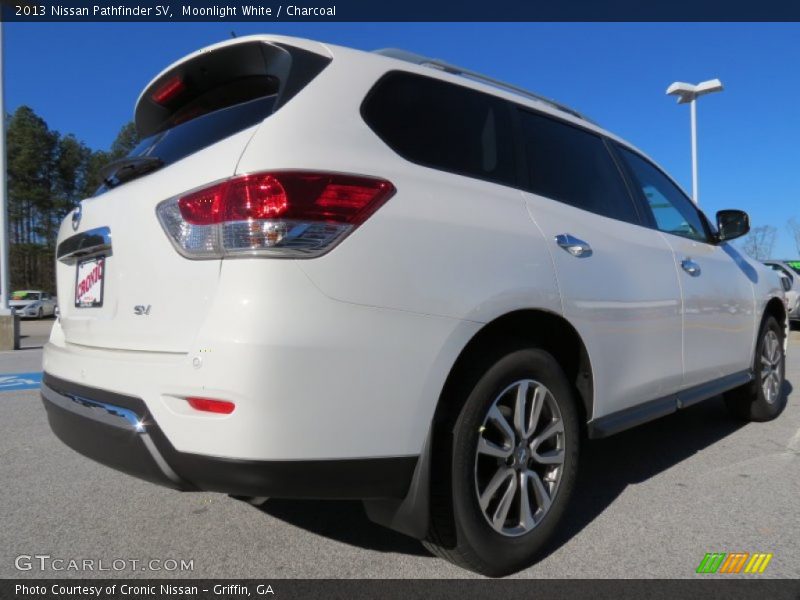 Moonlight White / Charcoal 2013 Nissan Pathfinder SV