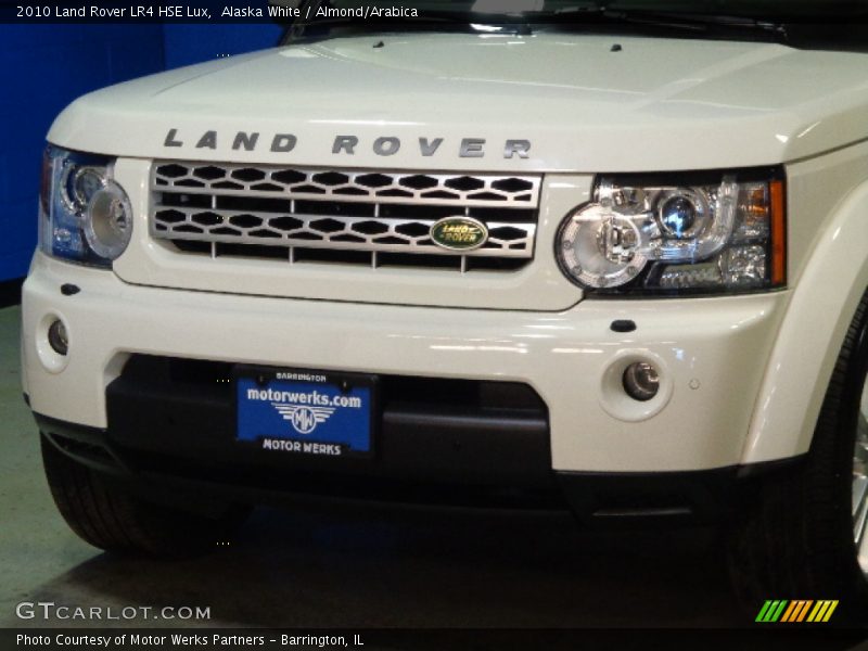 Alaska White / Almond/Arabica 2010 Land Rover LR4 HSE Lux