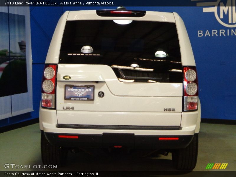 Alaska White / Almond/Arabica 2010 Land Rover LR4 HSE Lux