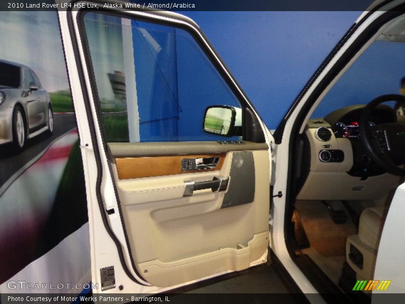Alaska White / Almond/Arabica 2010 Land Rover LR4 HSE Lux