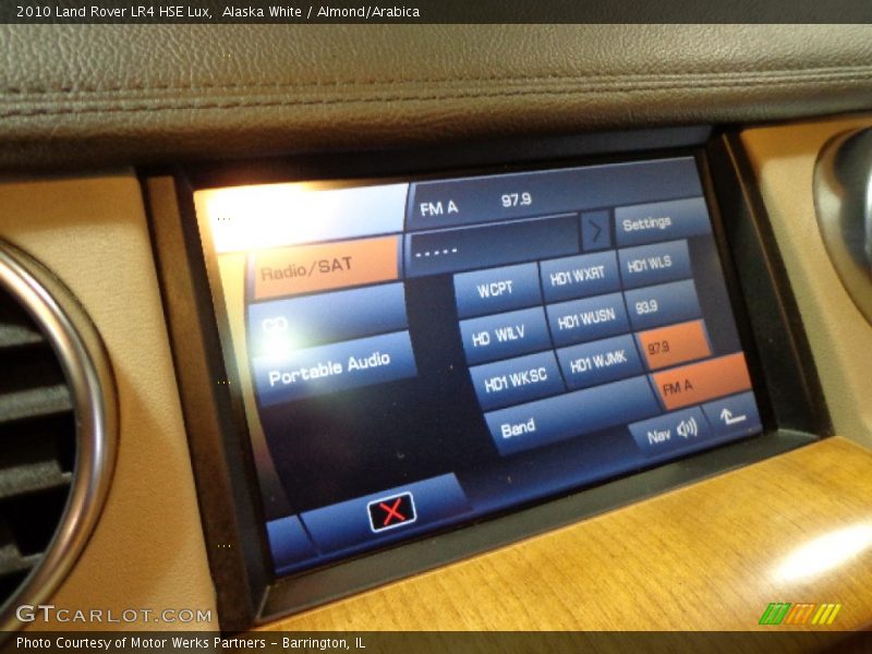 Alaska White / Almond/Arabica 2010 Land Rover LR4 HSE Lux