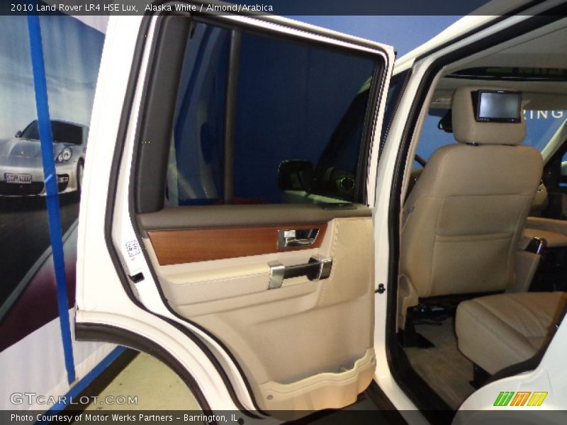 Alaska White / Almond/Arabica 2010 Land Rover LR4 HSE Lux