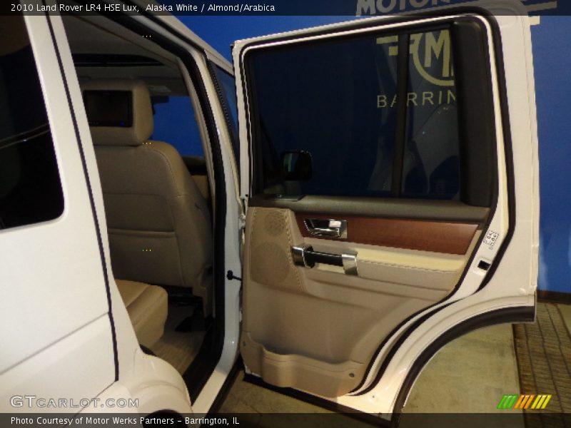 Alaska White / Almond/Arabica 2010 Land Rover LR4 HSE Lux
