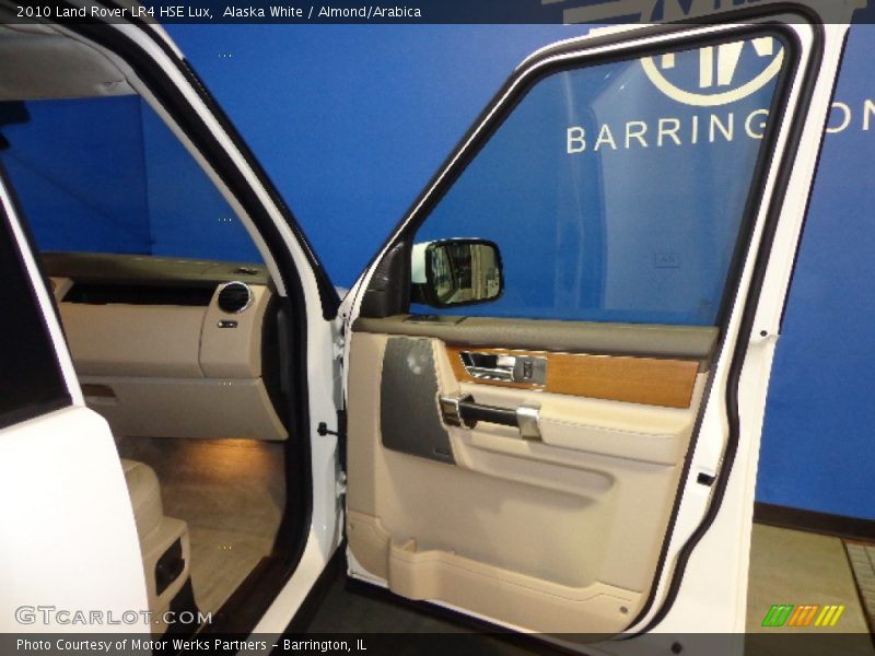 Alaska White / Almond/Arabica 2010 Land Rover LR4 HSE Lux