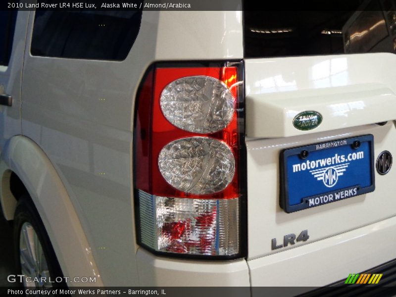 Alaska White / Almond/Arabica 2010 Land Rover LR4 HSE Lux