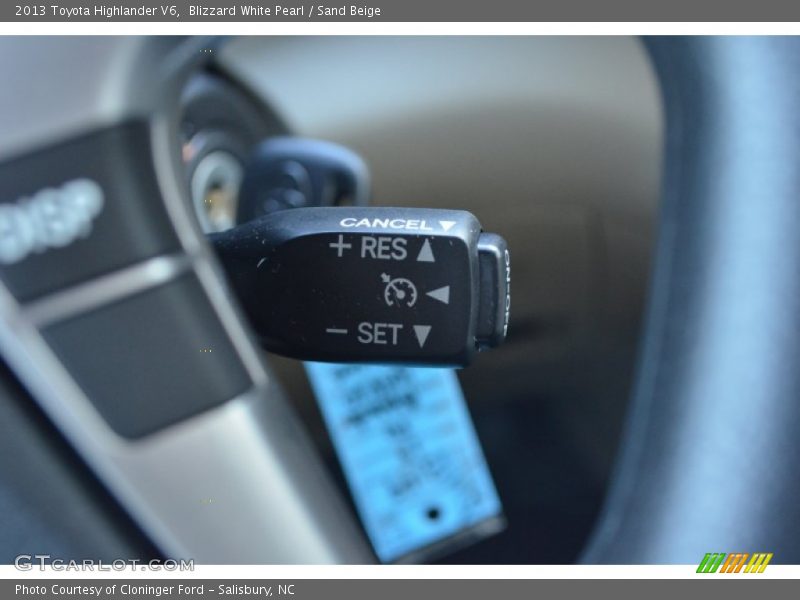 Blizzard White Pearl / Sand Beige 2013 Toyota Highlander V6