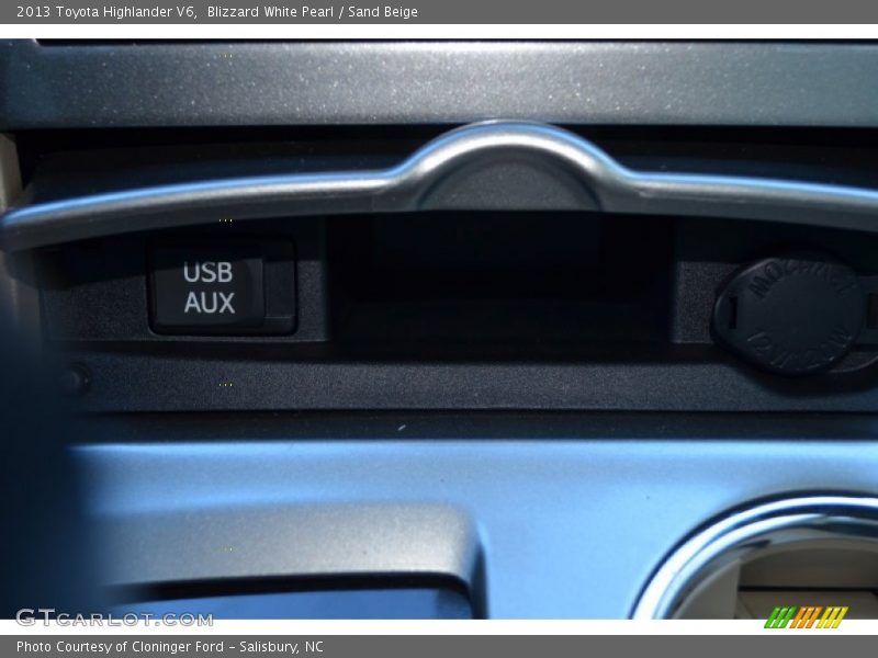 Blizzard White Pearl / Sand Beige 2013 Toyota Highlander V6