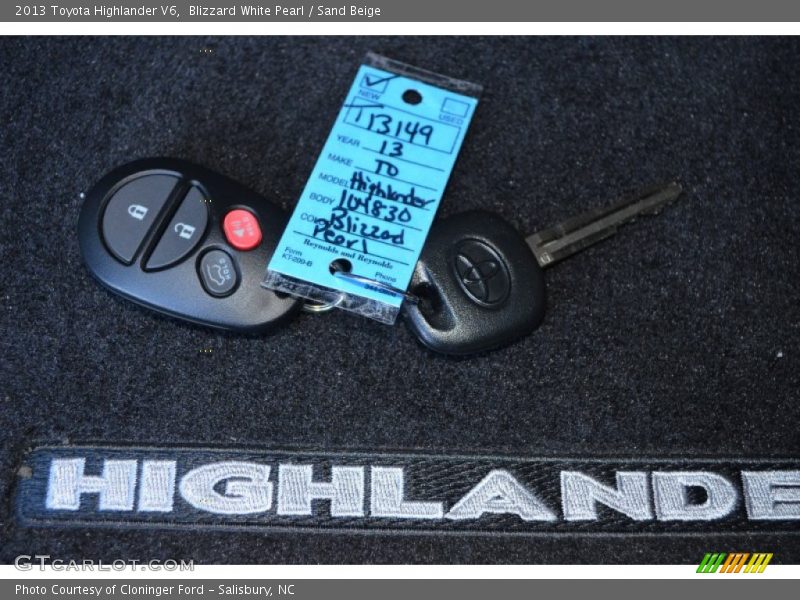 Blizzard White Pearl / Sand Beige 2013 Toyota Highlander V6
