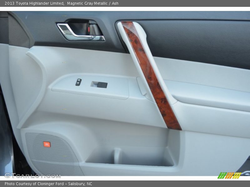 Magnetic Gray Metallic / Ash 2013 Toyota Highlander Limited